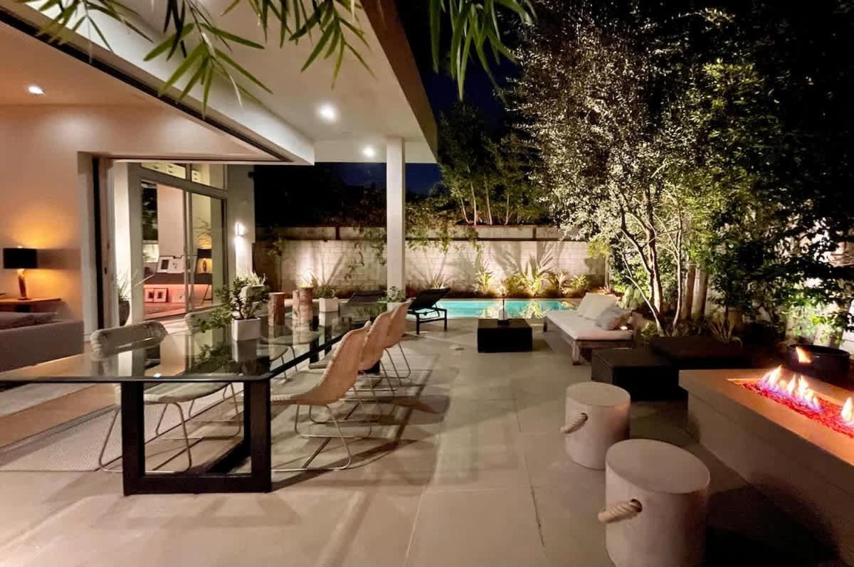 Stunning - Pool & Hot Tub - Fire Pit Holiday home