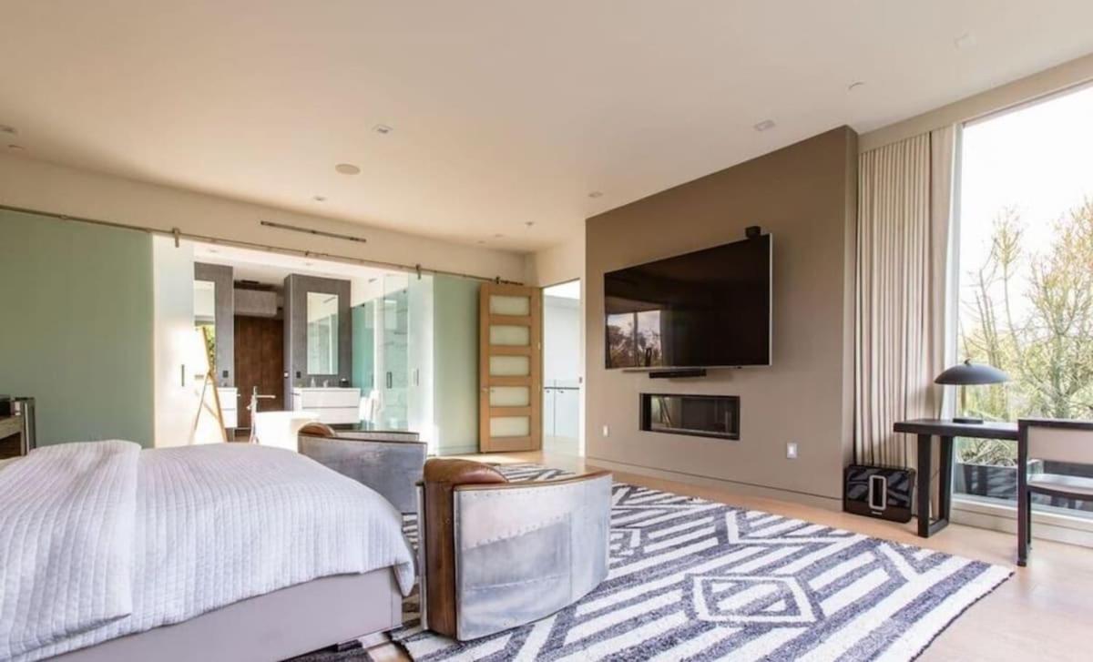 Stunning - Pool & Hot Tub - Fire Pit Holiday home *